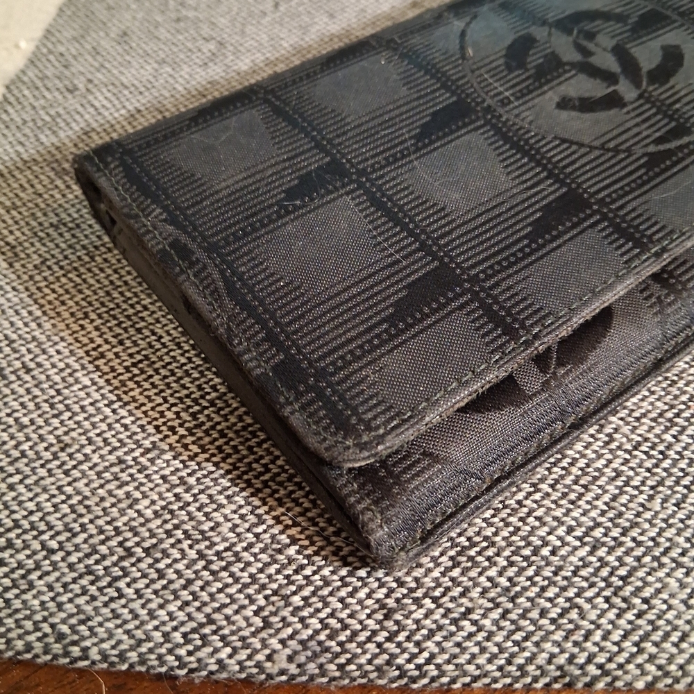 Black Designer Wallet - Picture 7 of 16